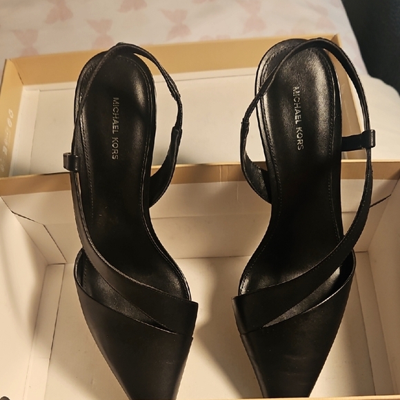 Michael Kors Elegant Black Heels - Picture 1 of 7